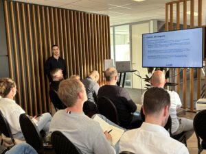 Mart van Zenderen Clever Consultancy geeft seminar over EVOA 2026 en de veranderingen rondom internationaal afvaltransport.